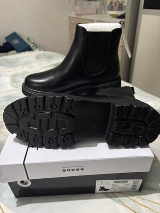 Botines Chelsea Queen Helena Negro Talla 38