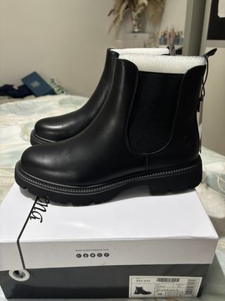 Botines Chelsea Queen Helena Negro Talla 38