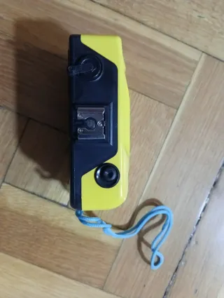 Cámara de fotos analógica amarilla CL-1600