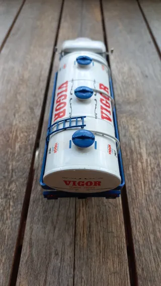 Altaya Volvo N88 Leite Vigor 1:43