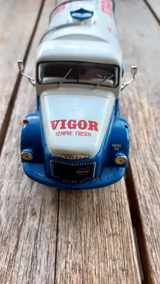 Altaya Volvo N88 Leite Vigor 1:43