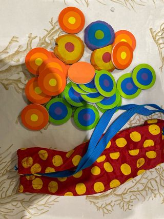 Diana de suelo y damas con círculos de colores