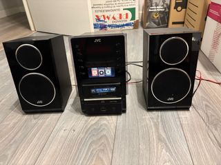 Minicadena JVC con Dock para iPod