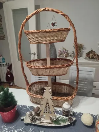 Cesta de mimbre de 3 niveles.
