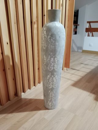 Jarrón alto decorativo gris