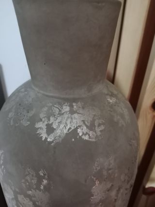 Jarrón alto decorativo gris