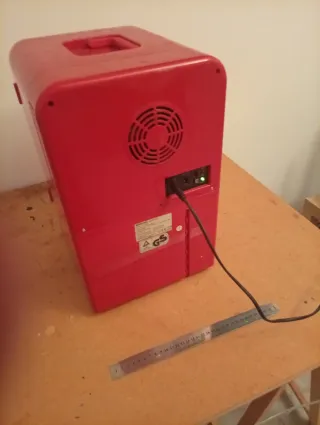 Nevera portátil MOBICOOL roja 48W