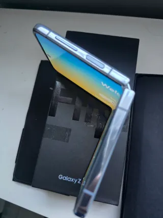 Samsung Galaxy Z Flip4