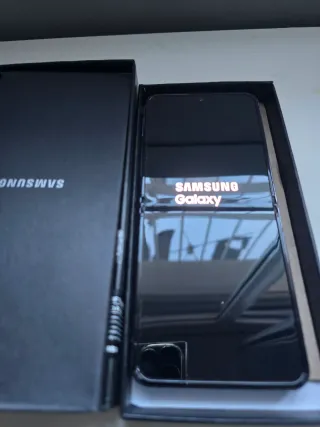 Samsung Galaxy Z Flip4