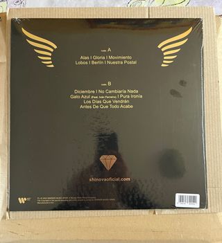 SHINOVA VINILO DORADO DELUXE POSTAL FIRMADA Y PASE