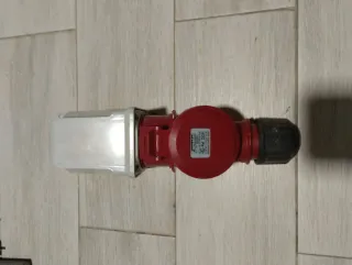 Enchufe Trifásico Macho y Hembra