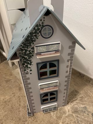 Casa de muñecas de madera