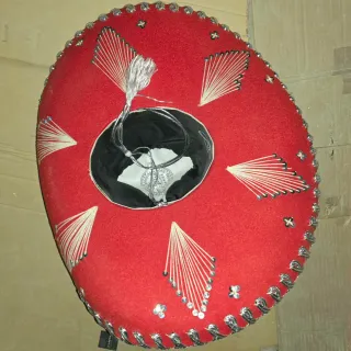 Sombrero Mexicano Rojo bordado en plata.