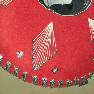 Sombrero Mexicano Rojo bordado en plata.