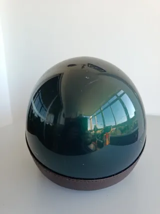 Casco Vespa Verde Oscuro con Detalles Marrones