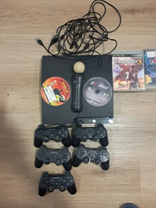 Consola PlayStation 3 slim con juegos y mandos