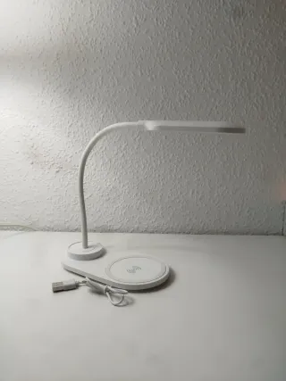 Lámpara LED ajustable con 3 intensidades de luz.