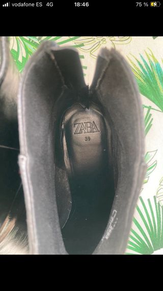 Botas negras de tacón bajo