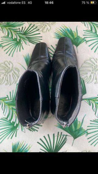 Botas negras de tacón bajo