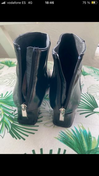 Botas negras de tacón bajo