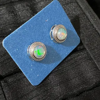 Pendientes de ópalo blanco natural