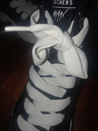 Zapatos Skechers Negros y Blancos