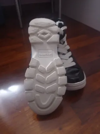 Zapatos Skechers Negros y Blancos