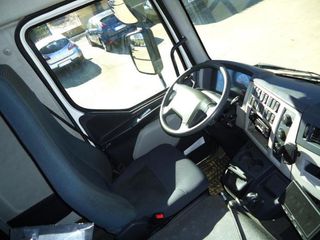 Volvo FL 240-CAMIONES FURGONES