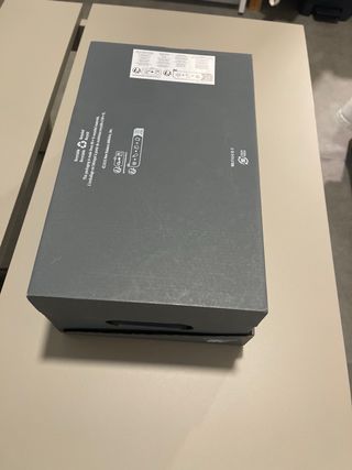 Caja de zapatos New Balance gris