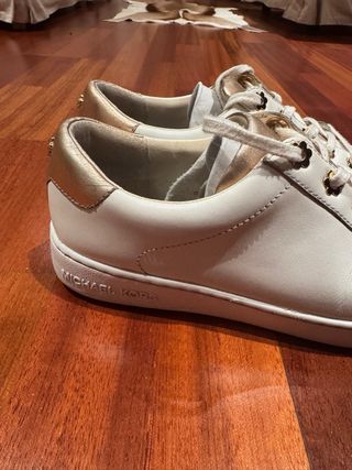 Zapatillas Michael Kors Blancas y Doradas