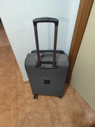 Maleta Mediana Gris Reaction Kenneth Cole