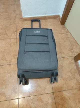 Maleta Mediana Gris Reaction Kenneth Cole