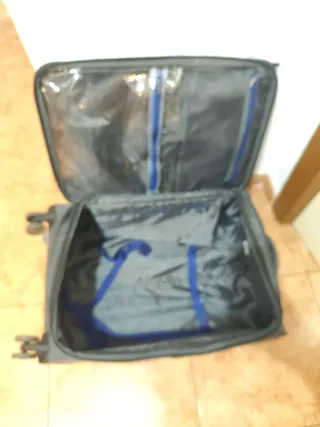 Maleta Mediana Gris Reaction Kenneth Cole