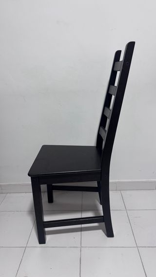 Silla de comedor de madera negra