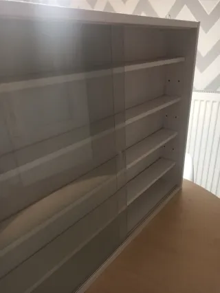 Vitrina expositor pared cristal y madera