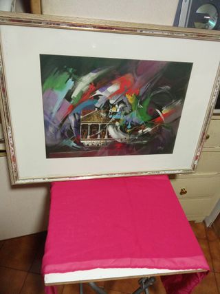 Cuadro abstracto y candelabros