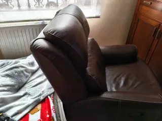 Sillón relax de piel marrón