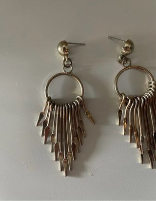 Pendientes largos dorados y plateados
