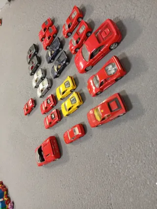 Escucho ofertas coches a escala Ferrari (miniatura