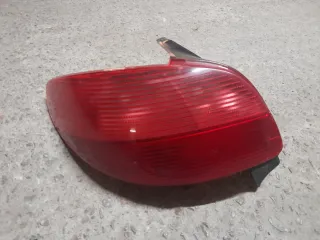 Piloto trasero izquierdo Peugeot 206