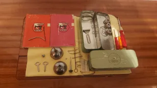 Máquina de coser antigua de madera y metal. SIGMA.