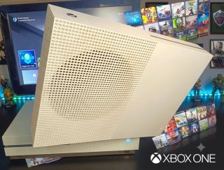 Xbox One S 500gb 4K Full HD + 42 Games Microsoft