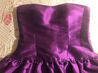 Vestido de fiesta morado de Dolores Promesas