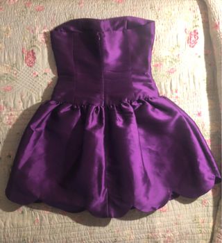 Vestido de fiesta morado de Dolores Promesas