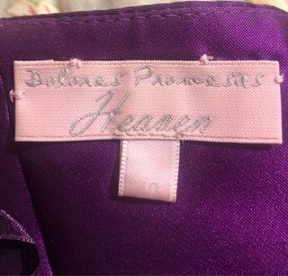 Vestido de fiesta morado de Dolores Promesas