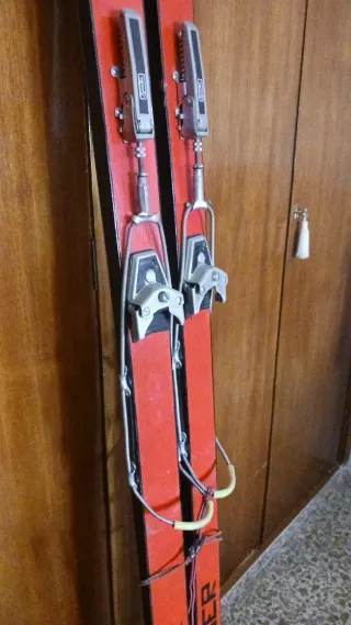 Esquís de colección con fijaciones