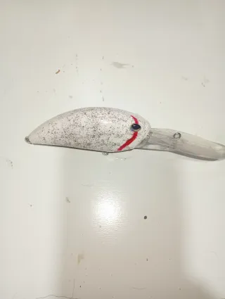 Señuelo de pesca blanco con brillos