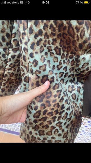 Chaquetón corto estampado leopardo