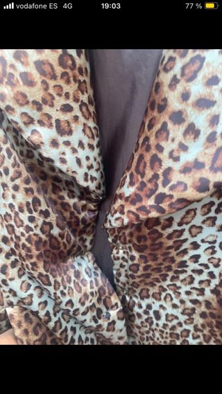 Chaquetón corto estampado leopardo