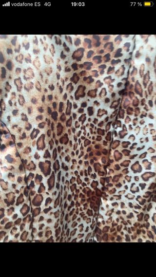 Chaquetón corto estampado leopardo